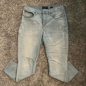Size 10(30) Lucky Brand light wash ankle jeans.